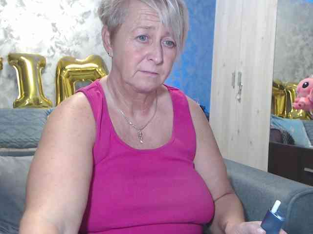 LovePinkLilli webcam