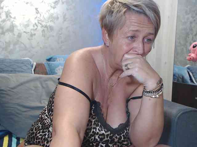 LovePinkLilli webcam