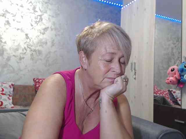 LovePinkLilli webcam