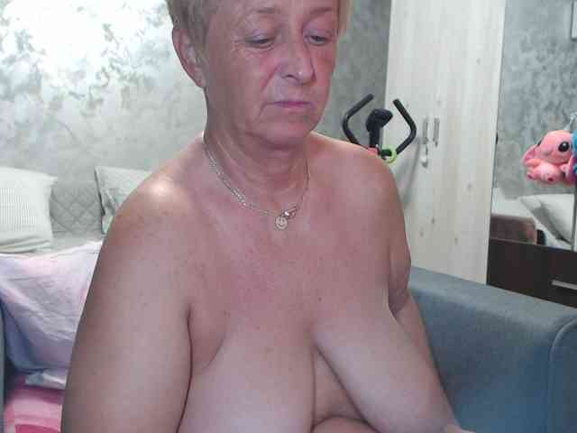 LovePinkLilli webcam