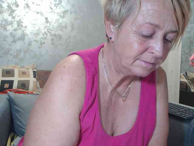 LovePinkLilli webcam