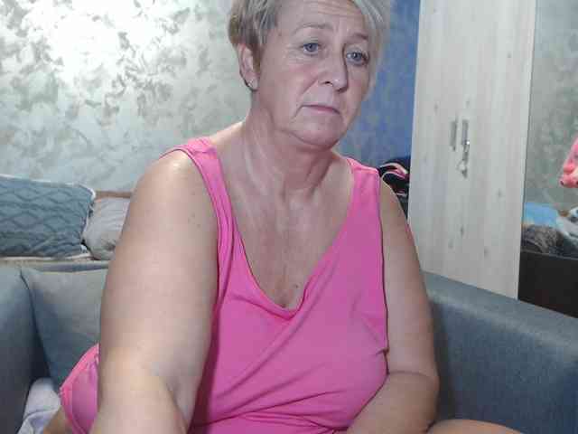 LovePinkLilli webcam