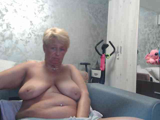 LovePinkLilli webcam