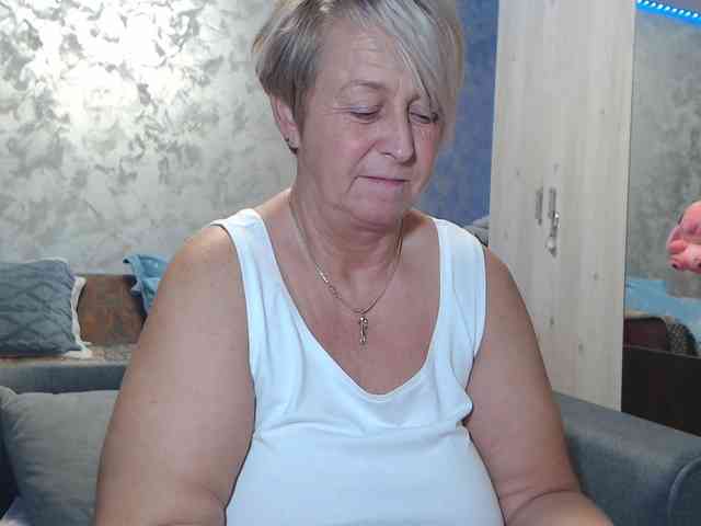 LovePinkLilli webcam