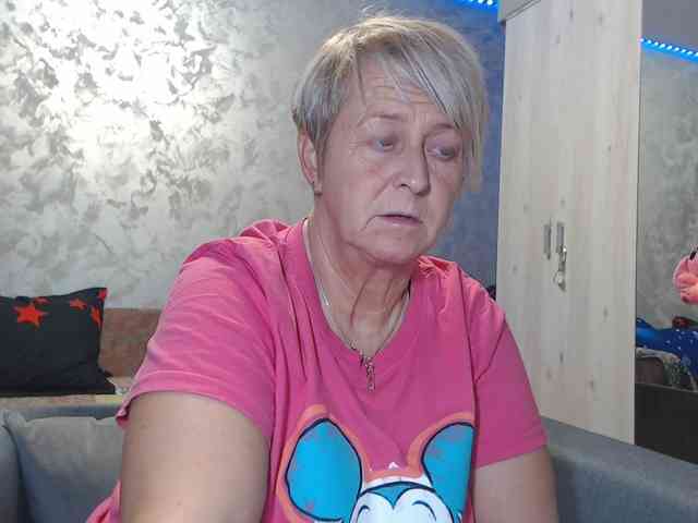 LovePinkLilli webcam