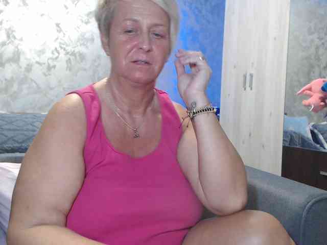 LovePinkLilli webcam