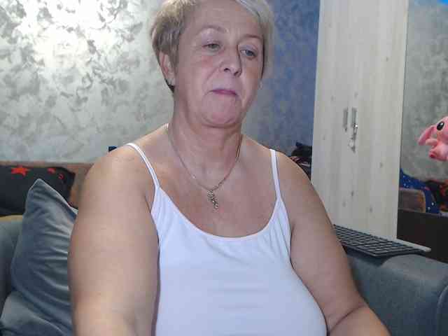 LovePinkLilli webcam