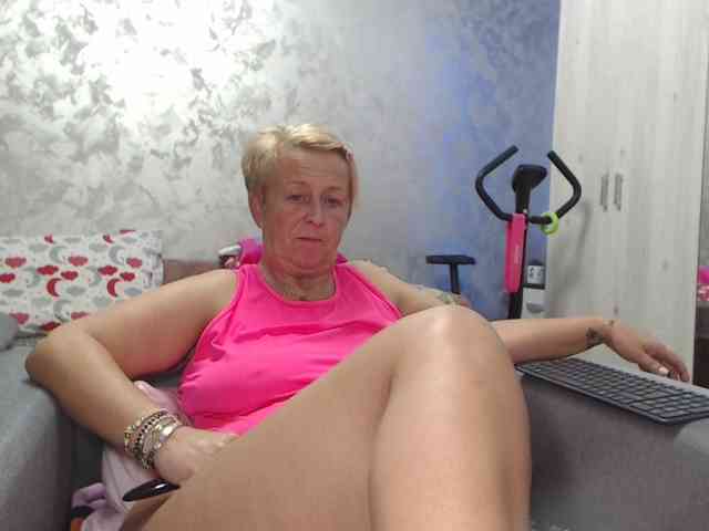 LovePinkLilli webcam