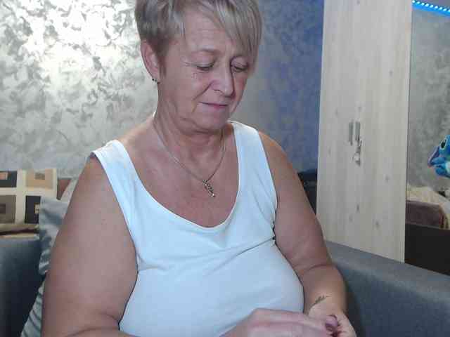 LovePinkLilli webcam