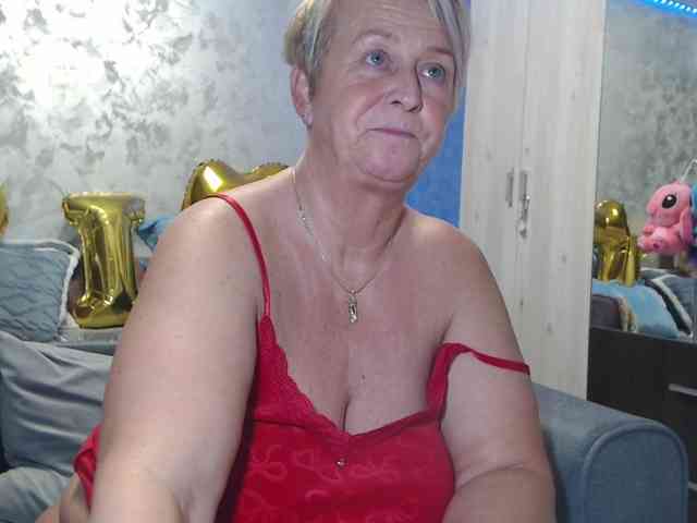 LovePinkLilli webcam