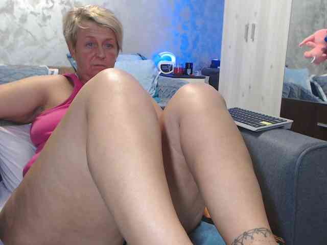 LovePinkLilli webcam