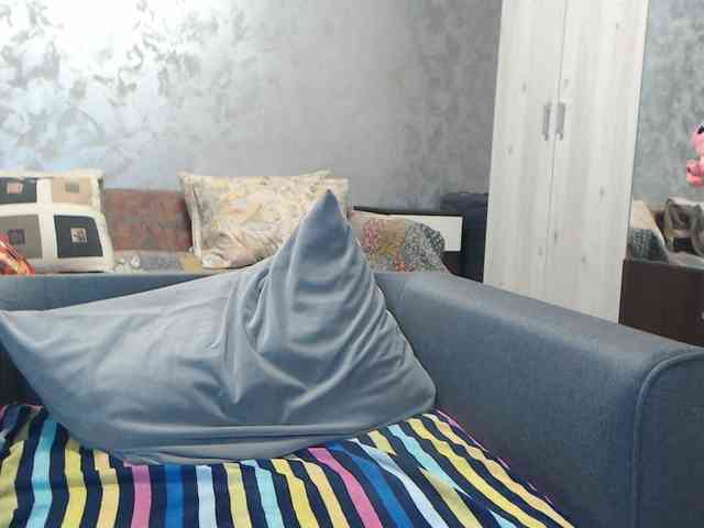 LovePinkLilli webcam