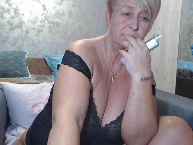 LovePinkLilli webcam