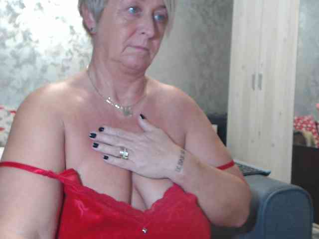 LovePinkLilli webcam