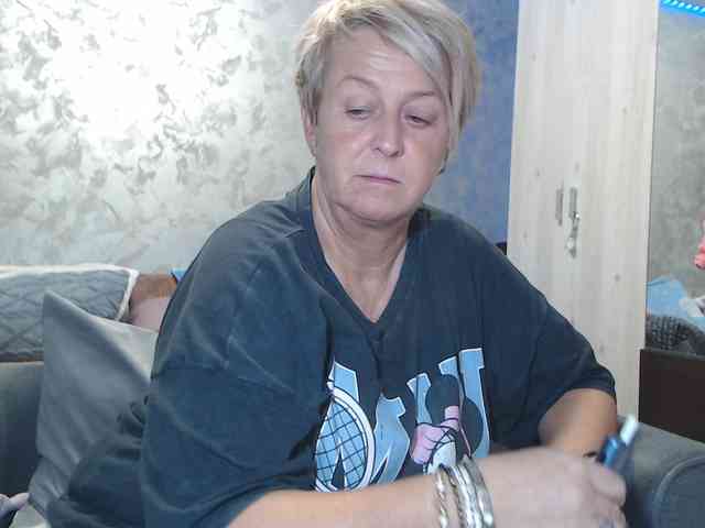 LovePinkLilli webcam