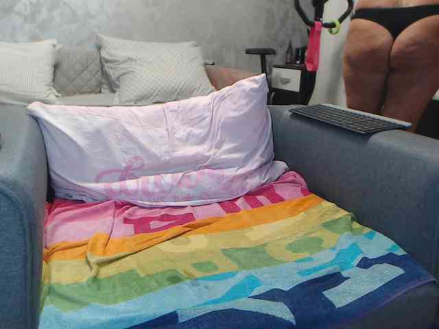 LovePinkLilli webcam