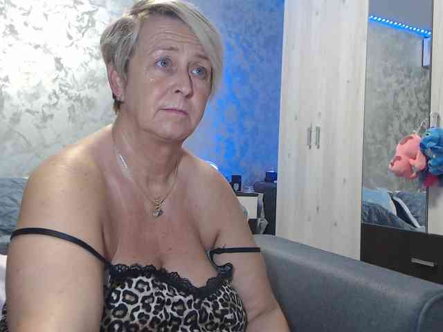 LovePinkLilli webcam