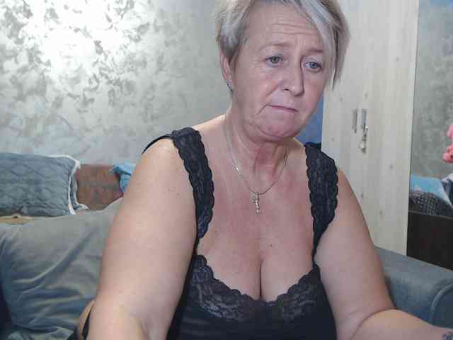 LovePinkLilli webcam