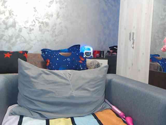 LovePinkLilli webcam