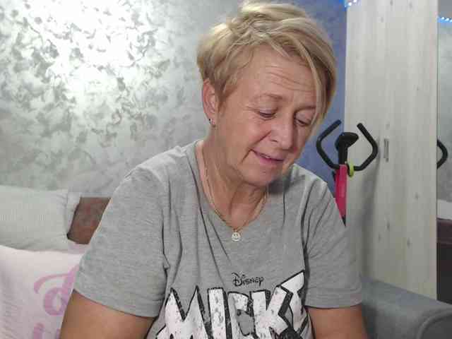 LovePinkLilli webcam