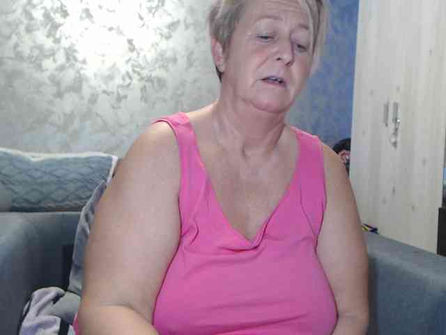 LovePinkLilli webcam