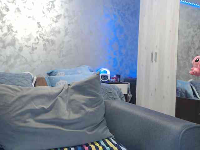 LovePinkLilli webcam