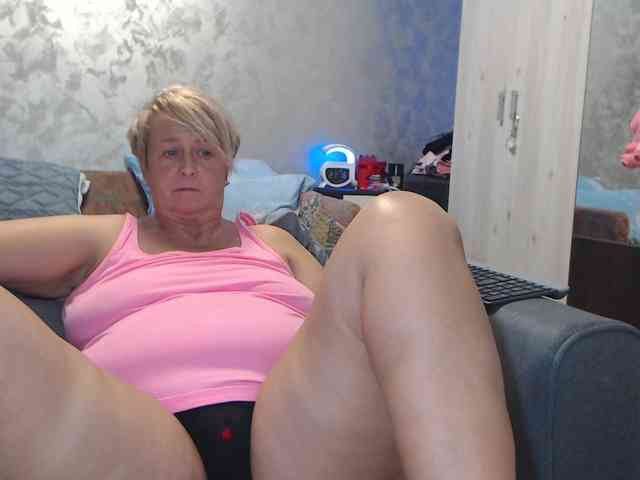 LovePinkLilli webcam