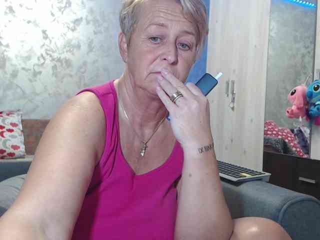 LovePinkLilli webcam