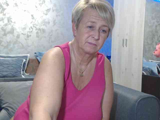 LovePinkLilli webcam