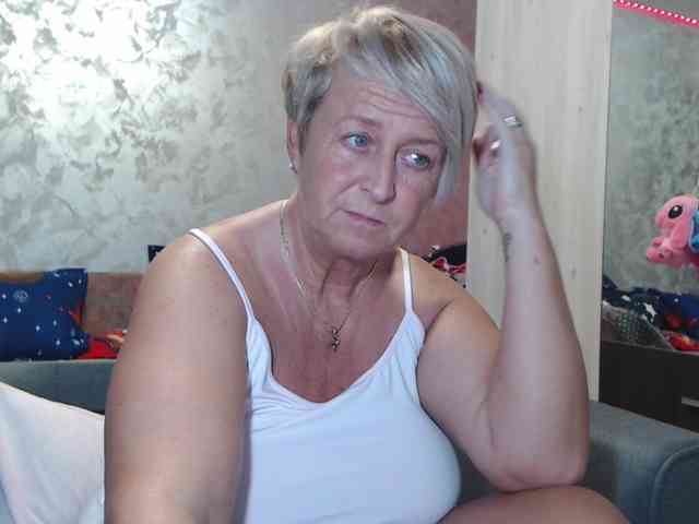 LovePinkLilli webcam