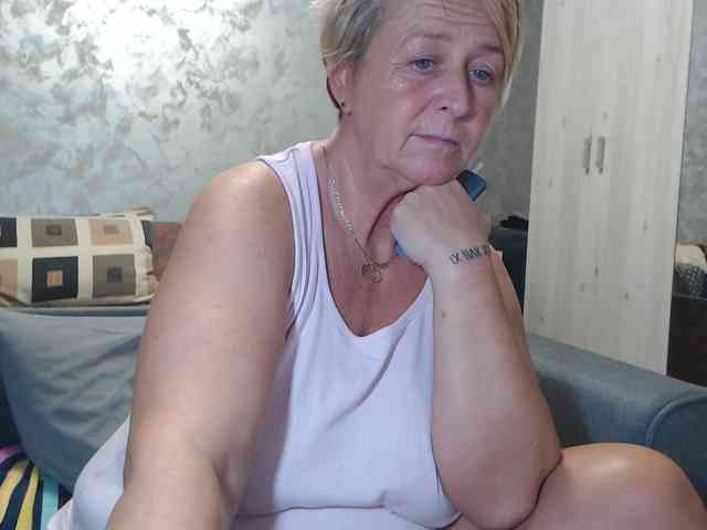 LovePinkLilli webcam