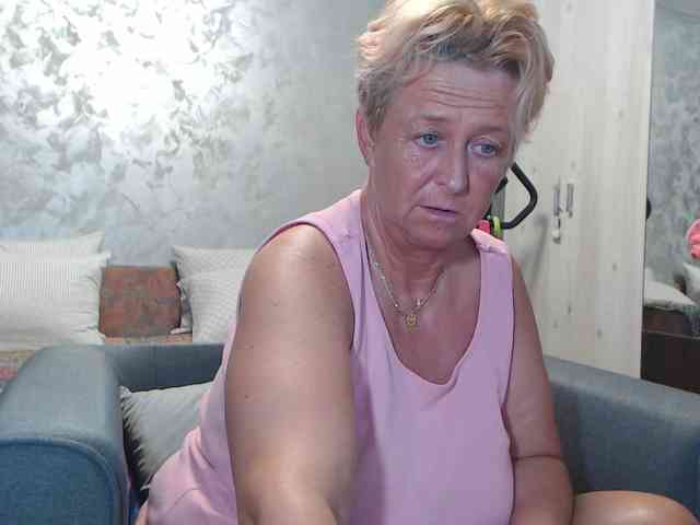LovePinkLilli webcam
