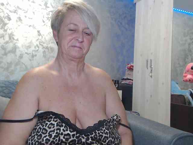 LovePinkLilli webcam