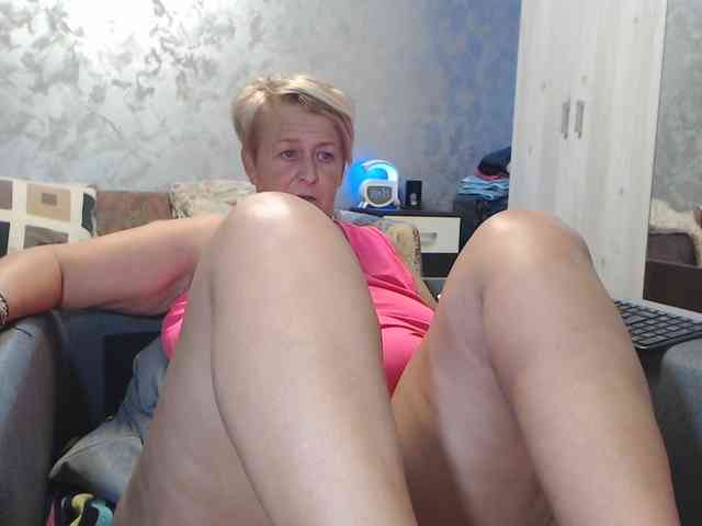 LovePinkLilli webcam