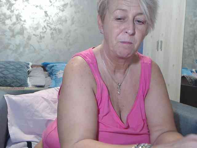 LovePinkLilli webcam