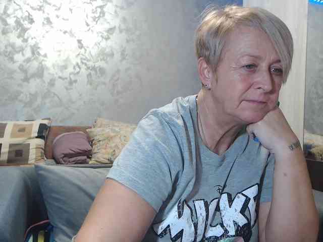 LovePinkLilli webcam