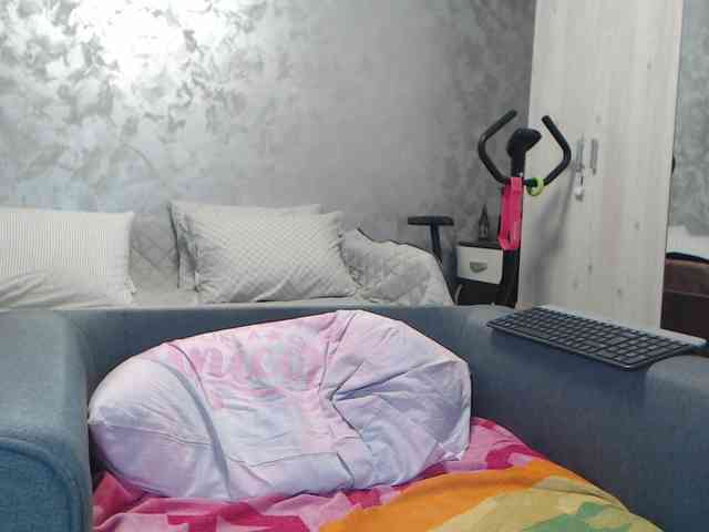 LovePinkLilli webcam