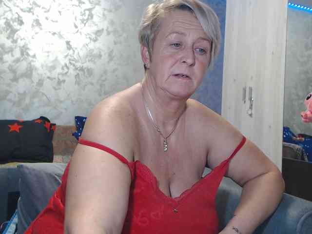 LovePinkLilli webcam