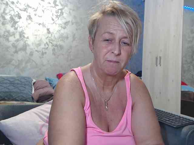 LovePinkLilli webcam