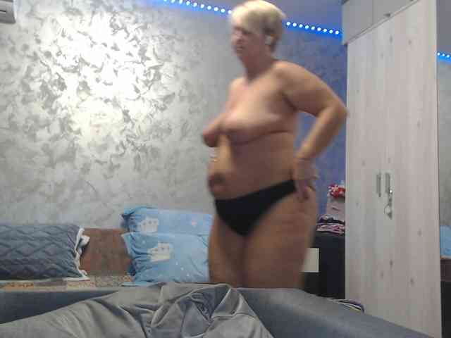 LovePinkLilli webcam