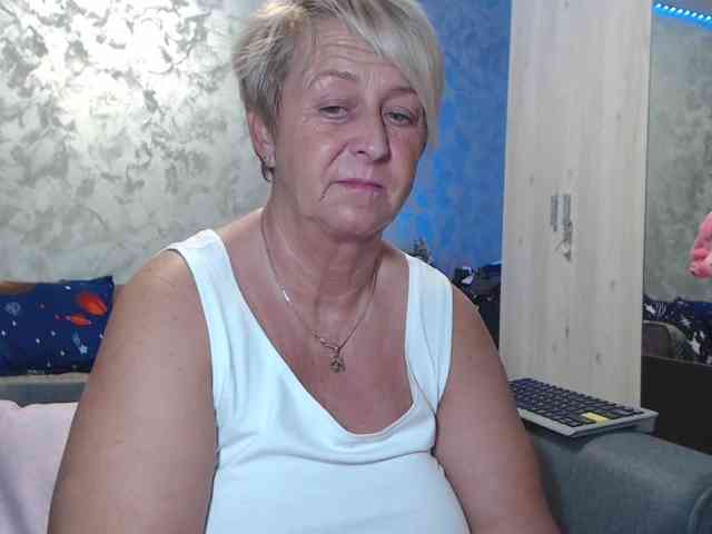 LovePinkLilli webcam