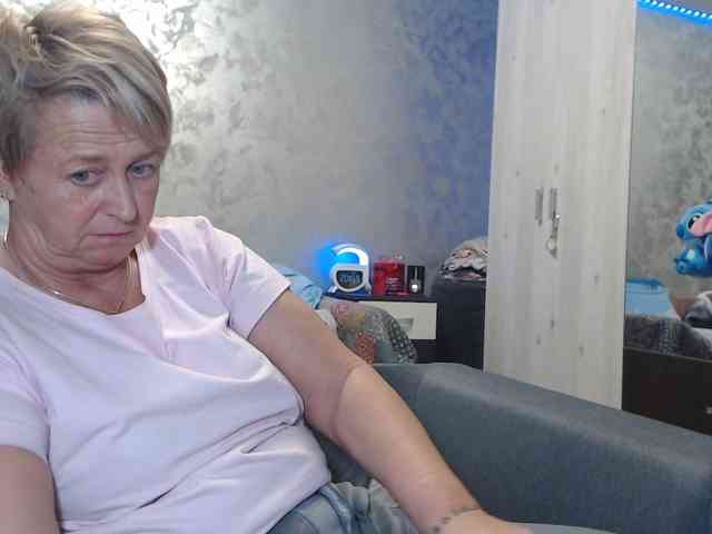 LovePinkLilli webcam