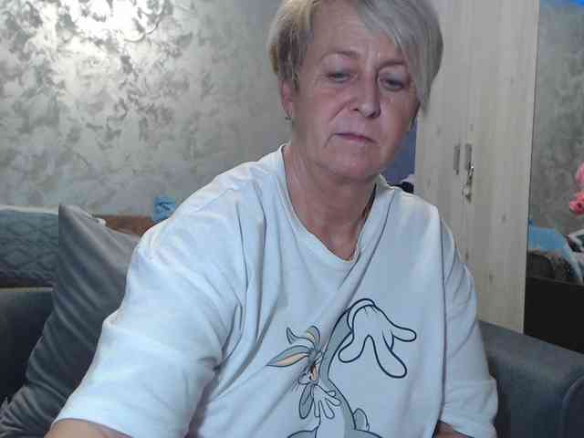 LovePinkLilli webcam