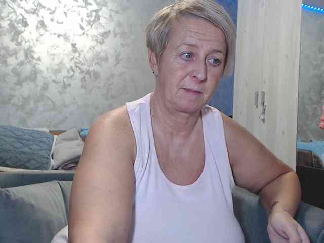 LovePinkLilli webcam