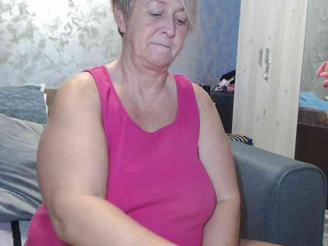 LovePinkLilli webcam