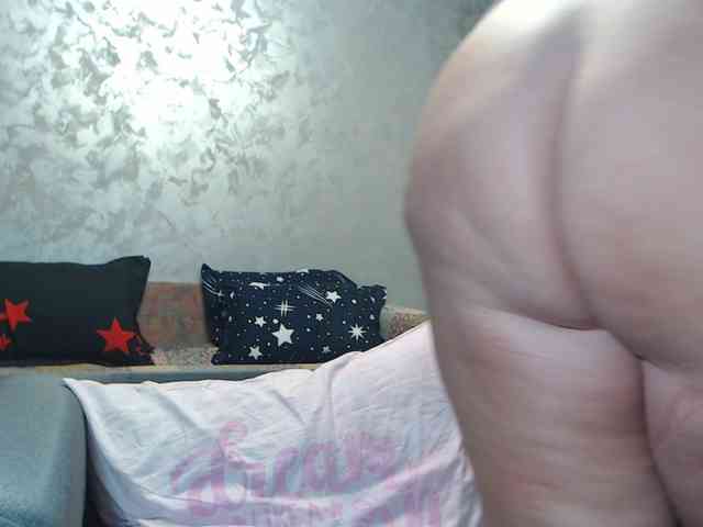 LovePinkLilli webcam