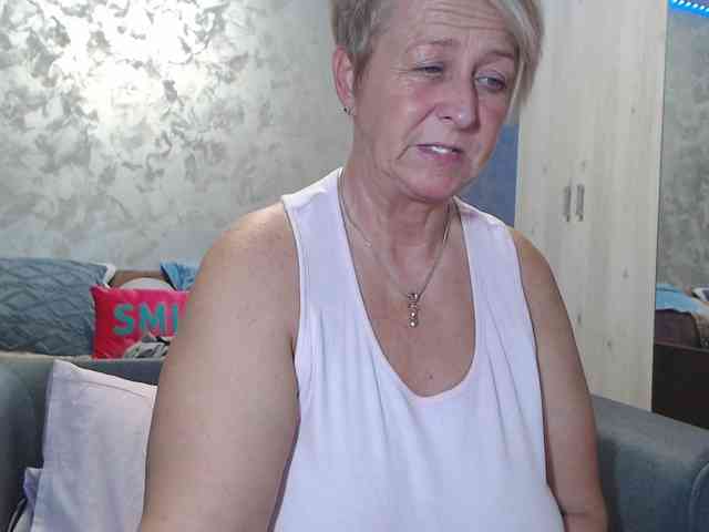 LovePinkLilli webcam