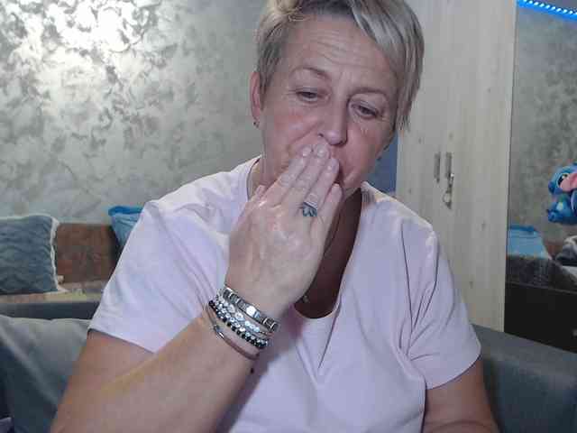 LovePinkLilli webcam