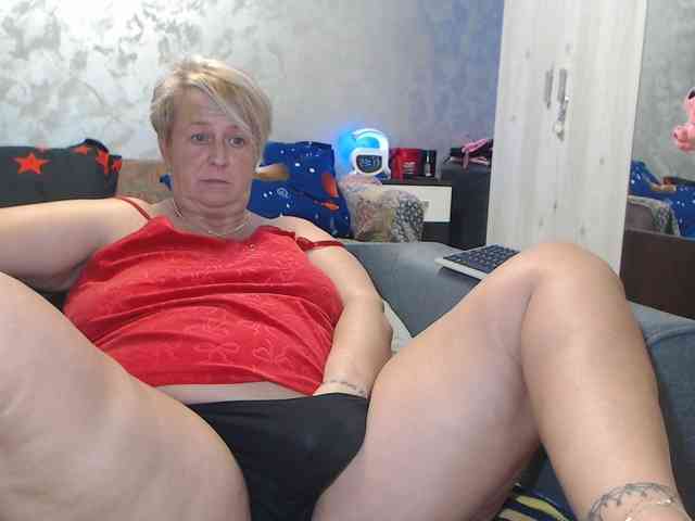 LovePinkLilli webcam