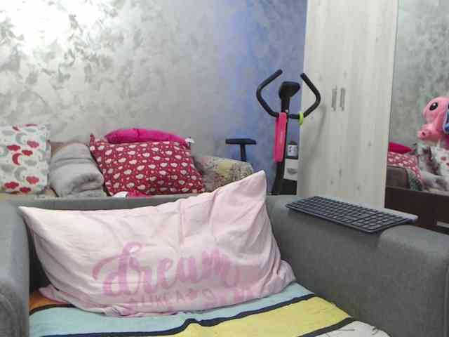 LovePinkLilli webcam